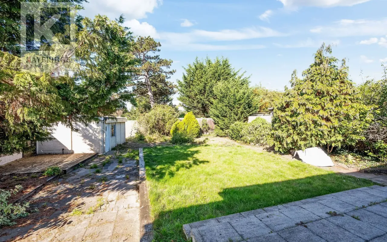 The Warren, Worcester Park, KT4, photo 19