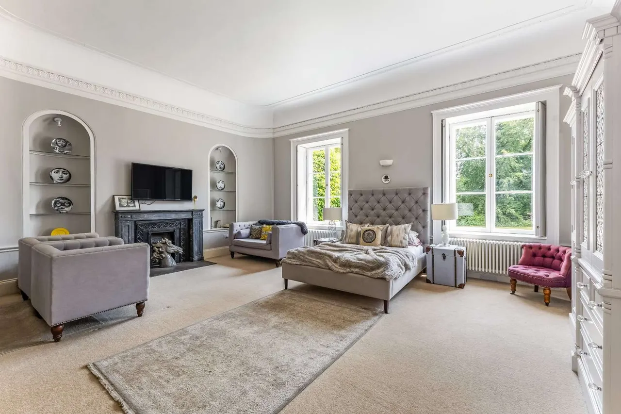Froyle House, Upper Froyle, Alton, Hampshire, GU34 4JX, photo 8