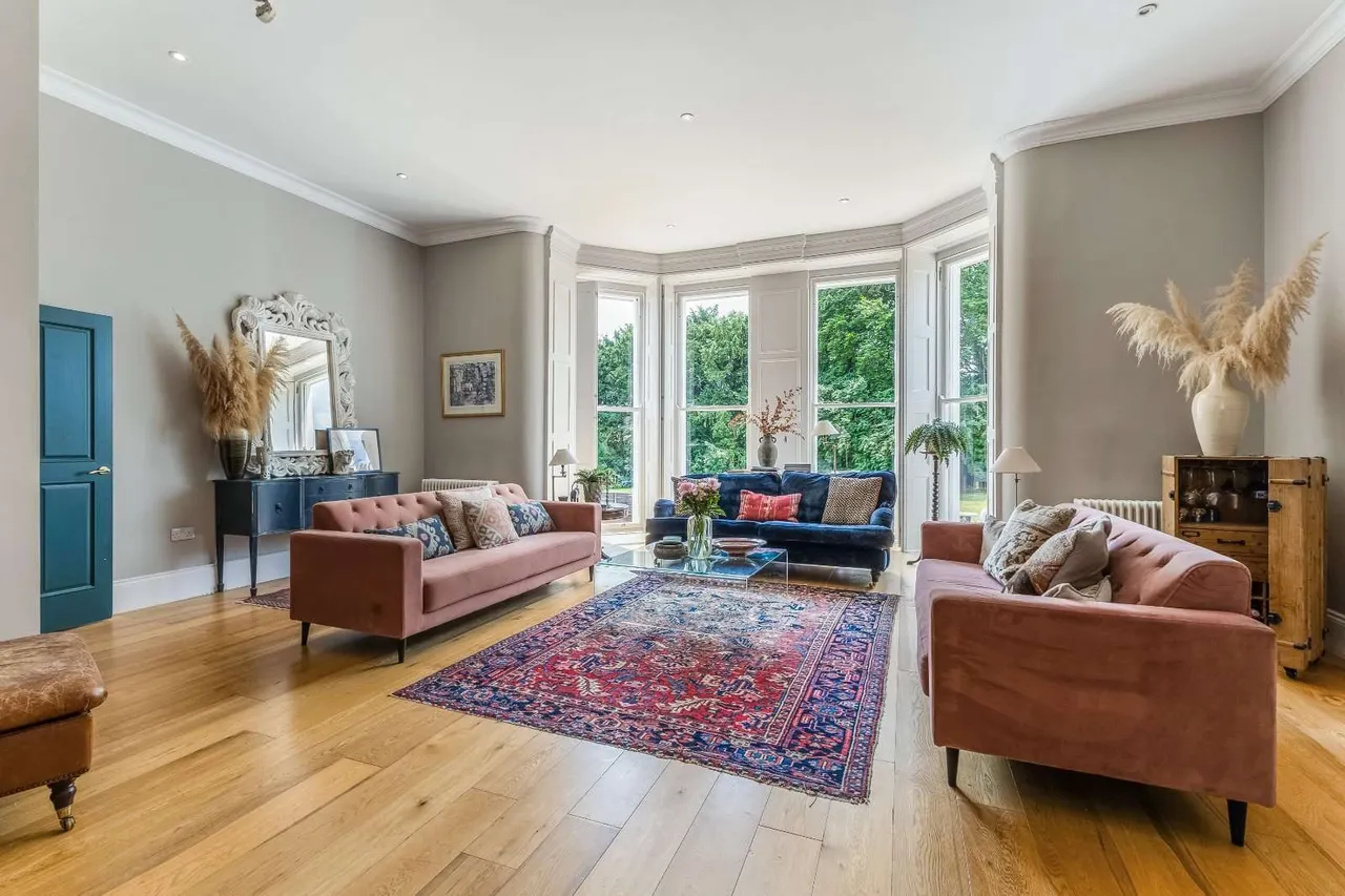 Froyle House, Upper Froyle, Alton, Hampshire, GU34 4JX, photo 3