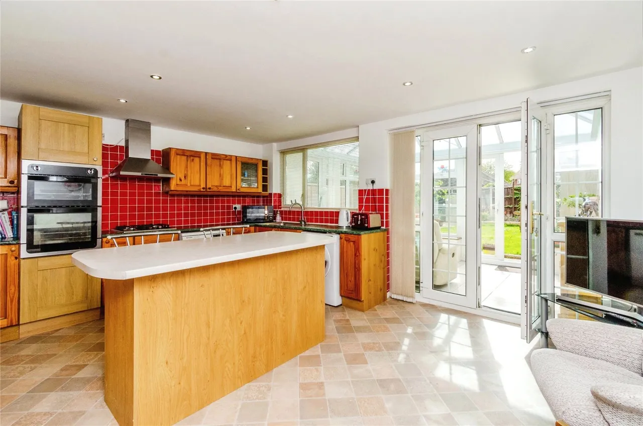 Kingsway, Essington, West Midlands, WV11, photo 4