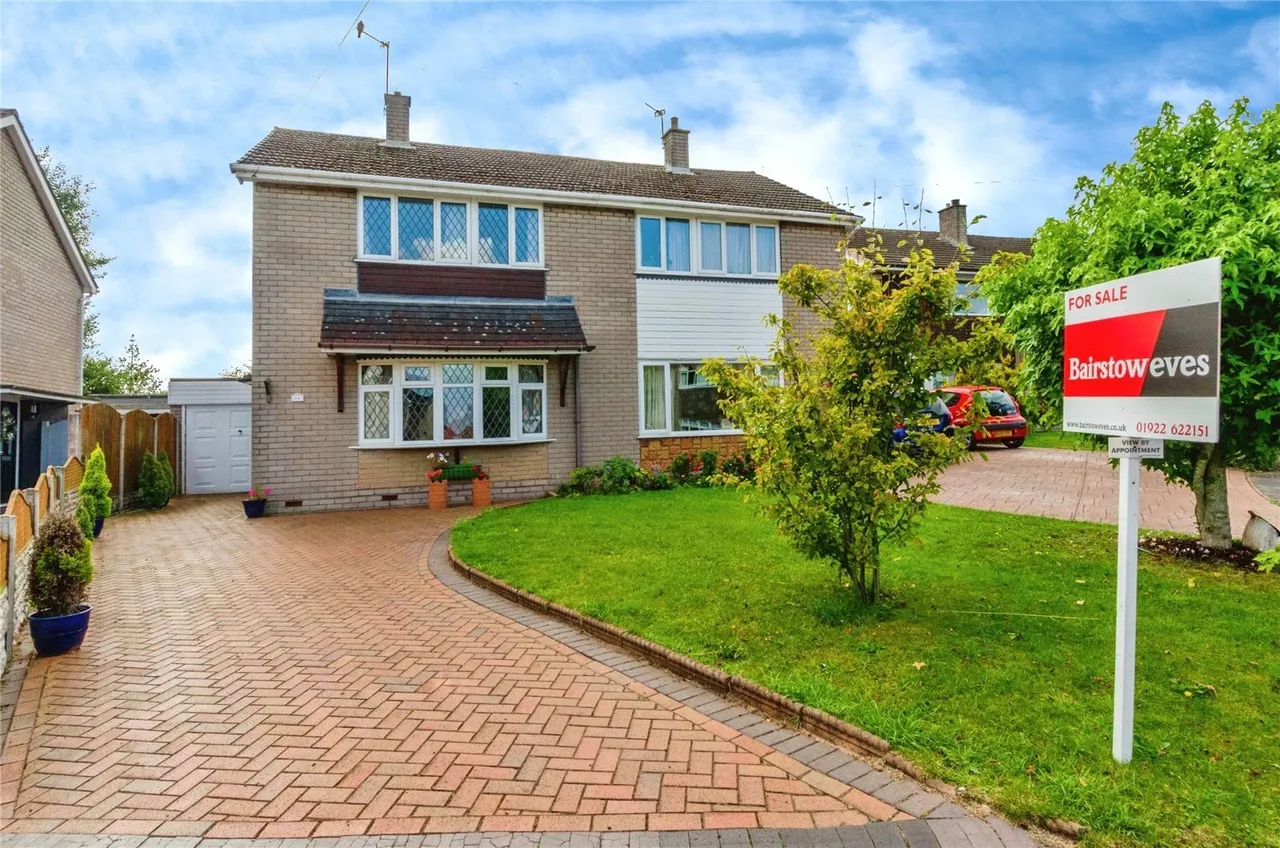 3 bed house for sale — Kingsway, Essington, West Midlands, WV11