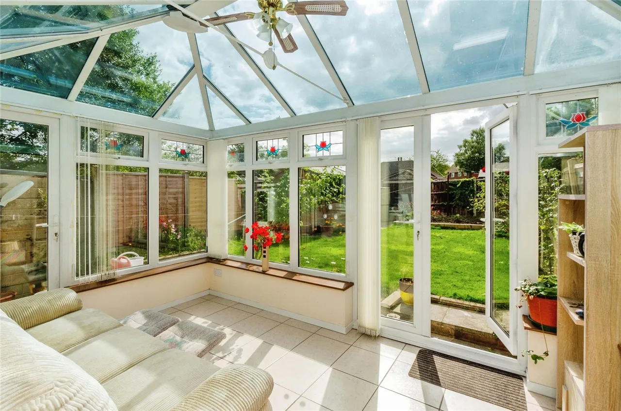 Kingsway, Essington, West Midlands, WV11, photo 5