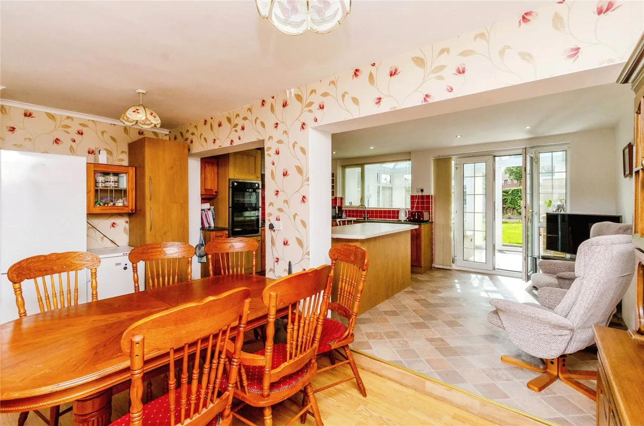 Kingsway, Essington, West Midlands, WV11, photo 3