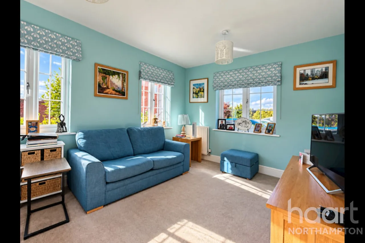 Nightingale Drive, Northampton, NN3, photo 3