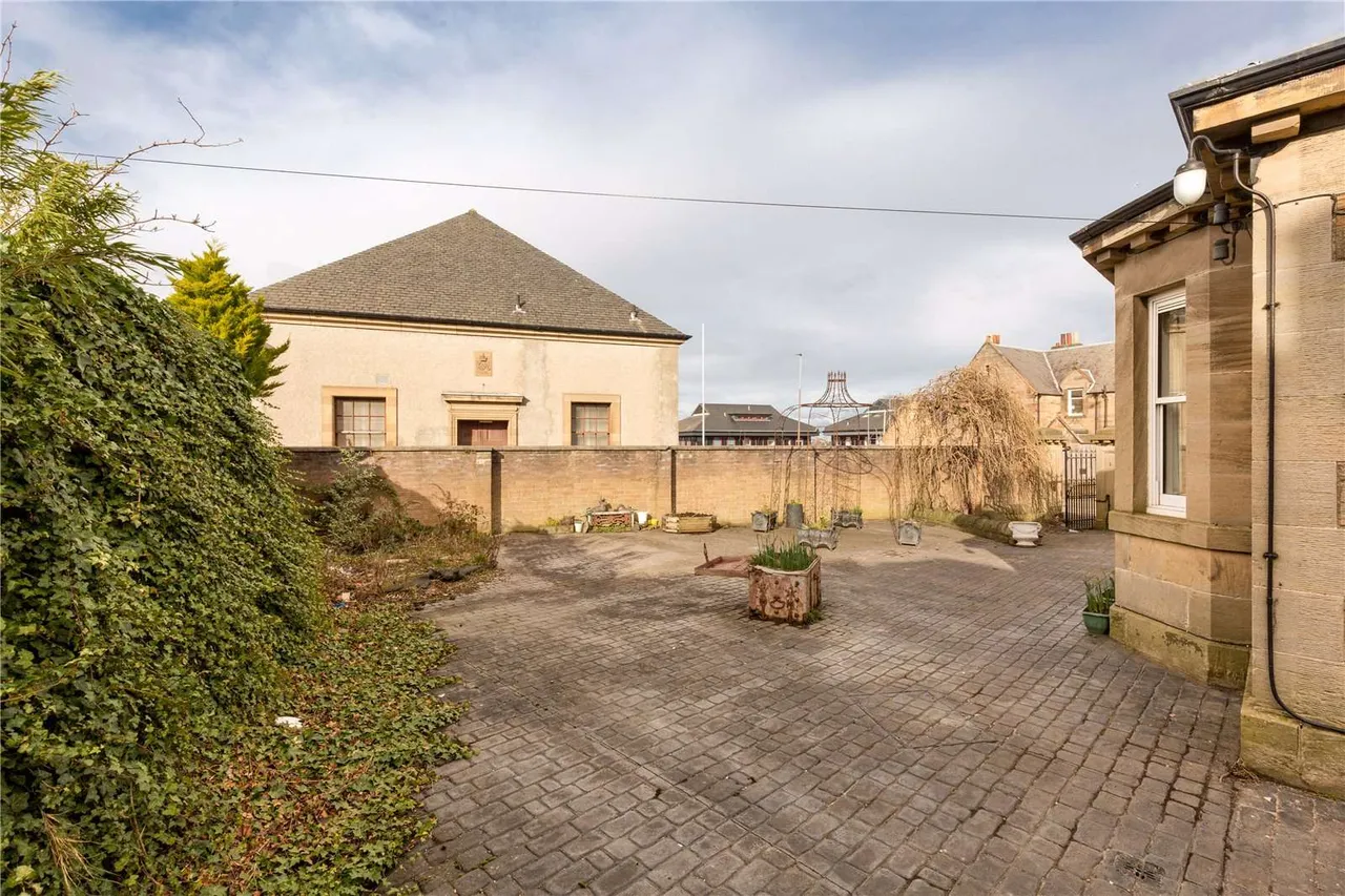 Craiglockhart Avenue, Edinburgh, EH14, photo 17