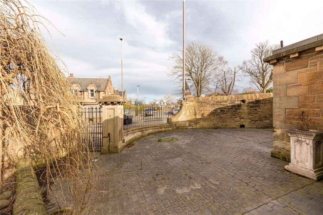 Craiglockhart Avenue, Edinburgh, EH14, photo 18