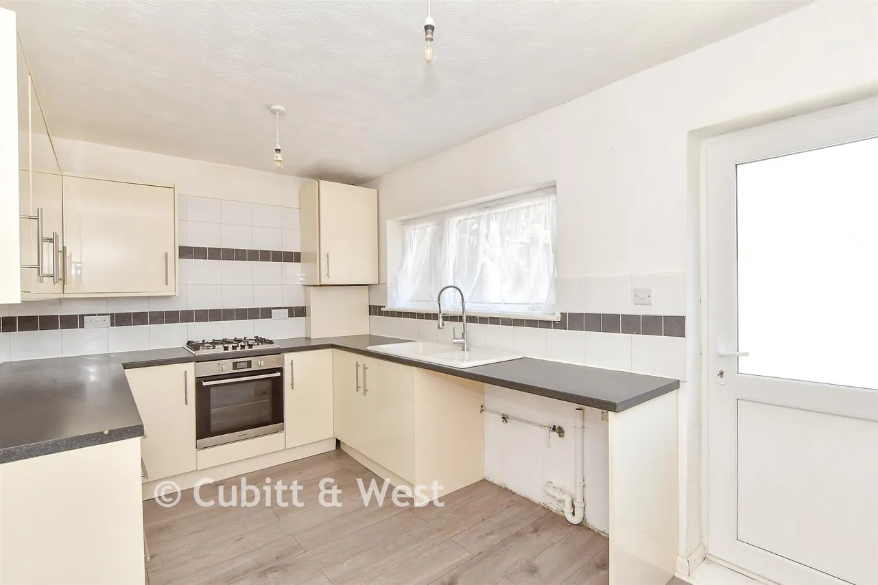 Totland Road, Portsmouth, PO6, photo 2