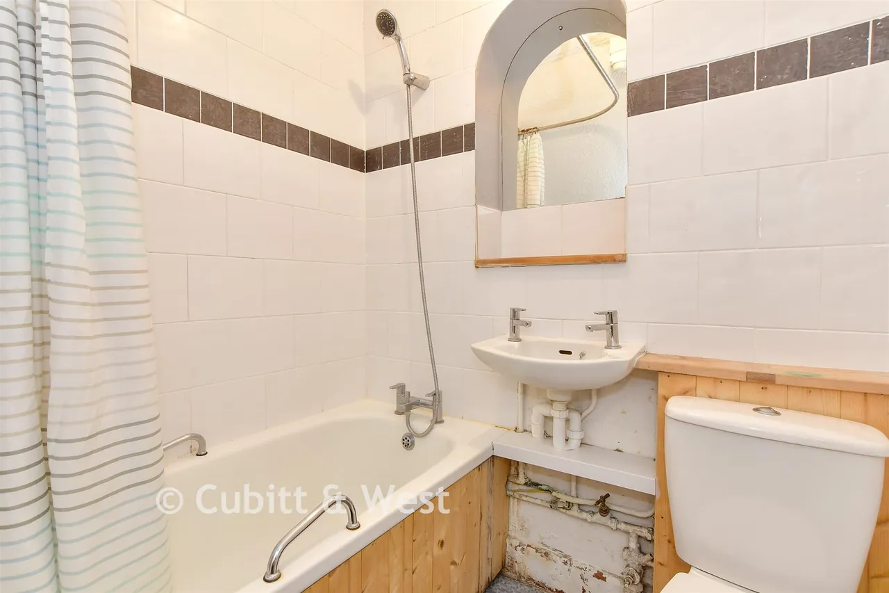 Totland Road, Portsmouth, PO6, photo 9