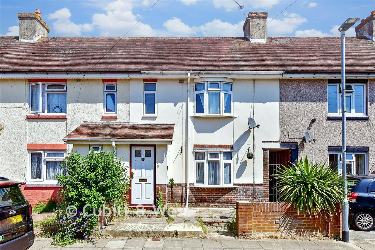 4 bed house for sale, Totland Road, Portsmouth, PO6