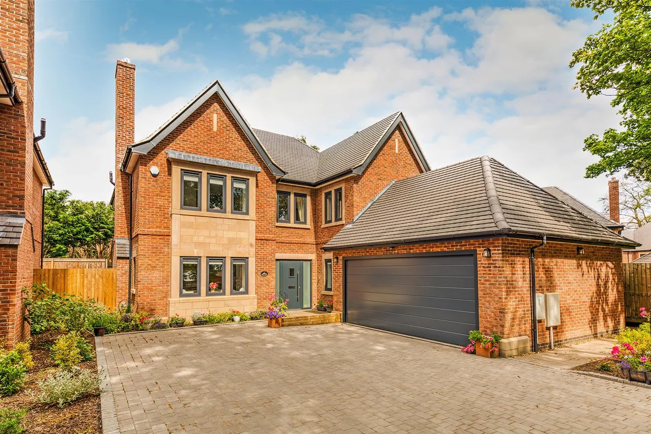 5 bed house for sale, Stephenson Gardens, Littleover