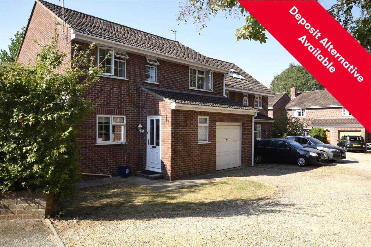 4 bed house to rent — Oak Tree Close, Trowbridge, BA14 9BD