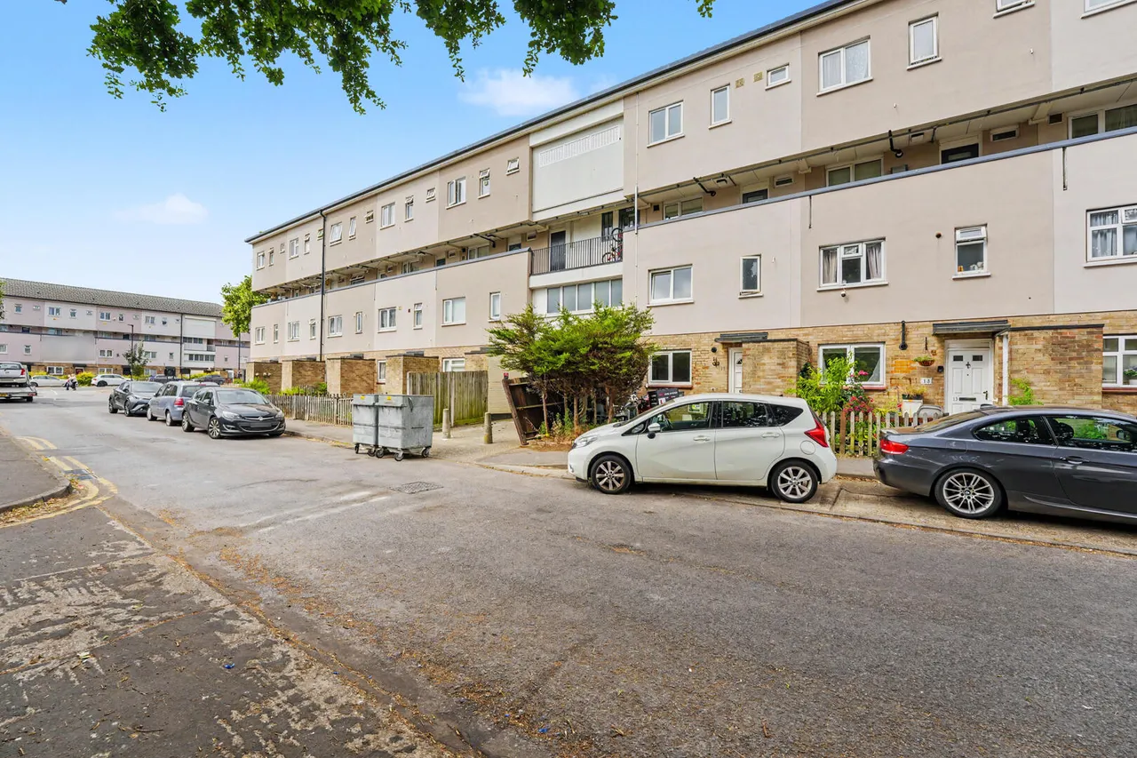 3 bed flat for sale, Moorfield Road, Enfield, EN3