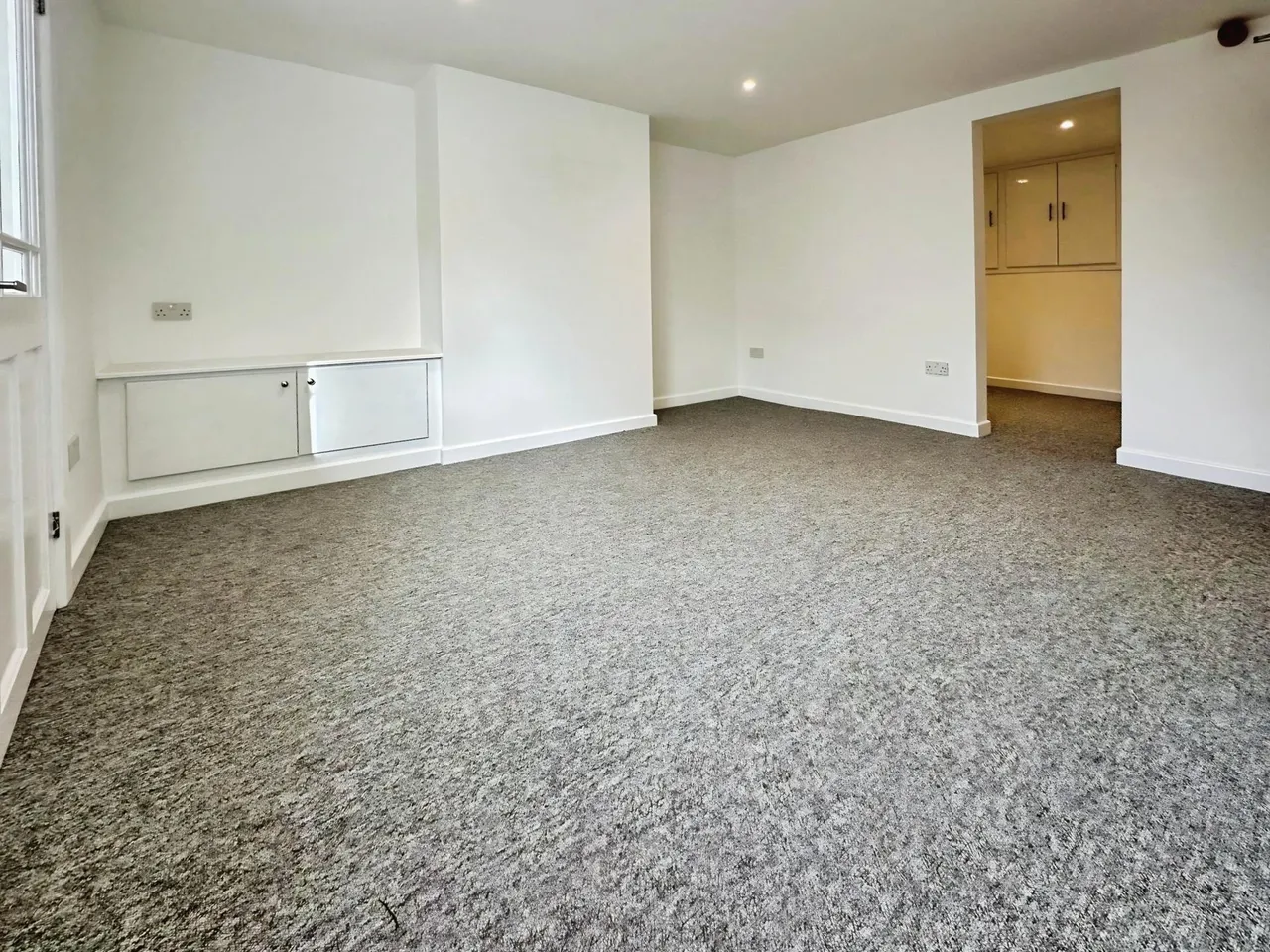 VIEWINGS PAUSED St Marks Road, Salisbury, SP1, photo 2