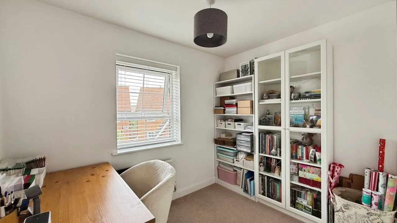 Gilhespy Way, Westbury, photo 12