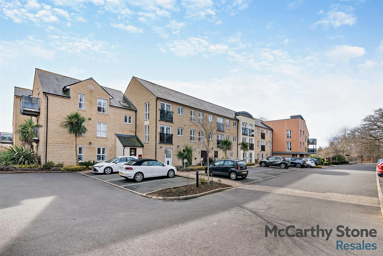 1 bed flat for sale, Squirrel Way, Shadwell, LS17