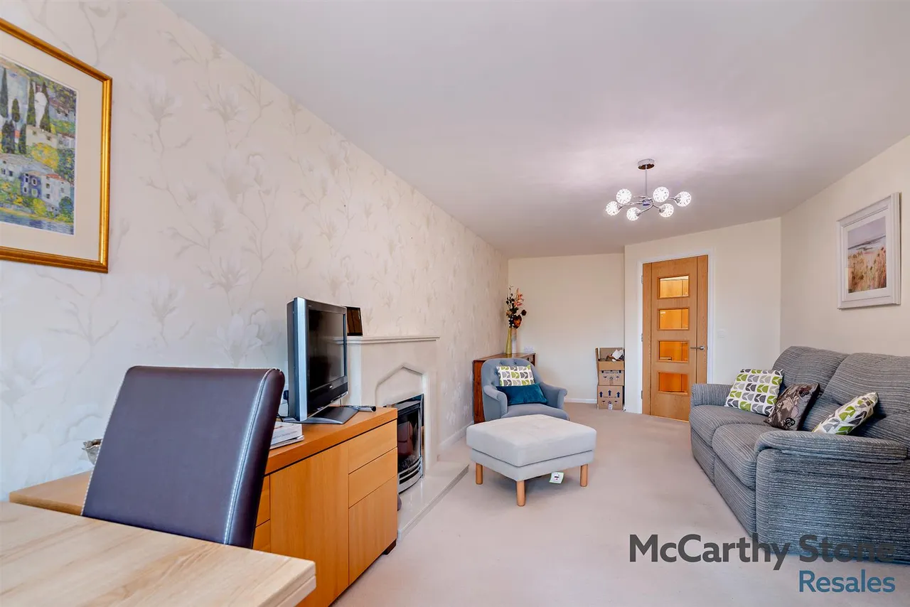Squirrel Way, Shadwell, LS17, photo 4