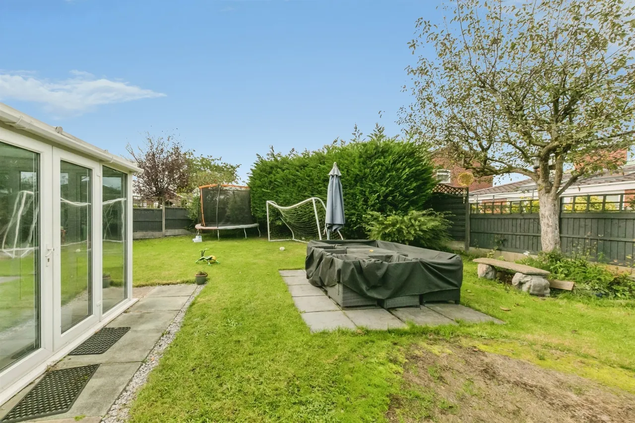 Shores Green Drive, Wincham, CW9, photo 3