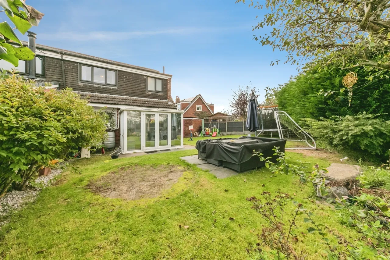 Shores Green Drive, Wincham, CW9, photo 4