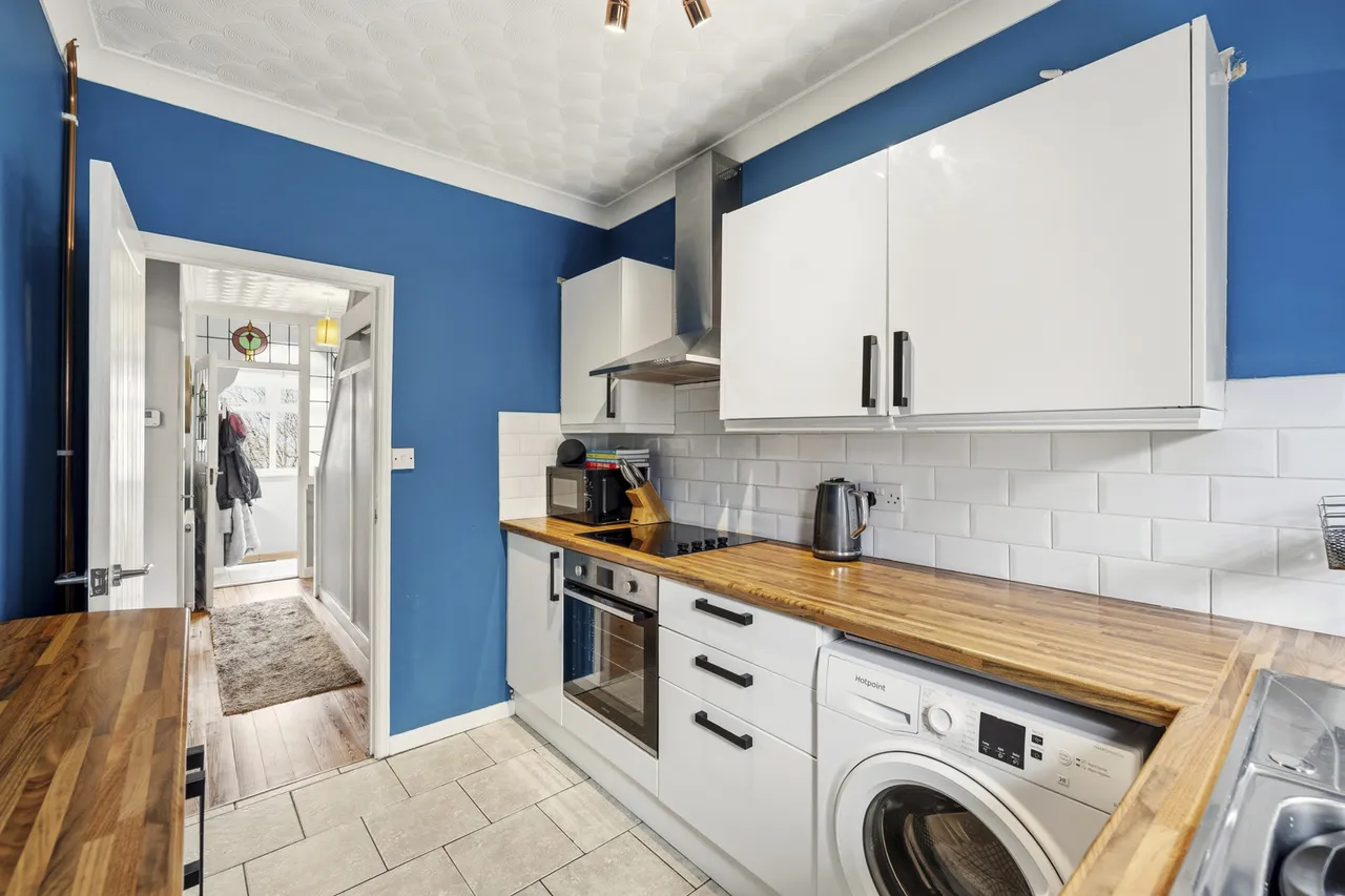 Hillcrest, Pentwyn, Neath, SA11 1YW, photo 5