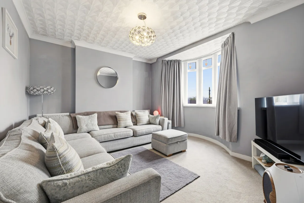 Hillcrest, Pentwyn, Neath, SA11 1YW, photo 2