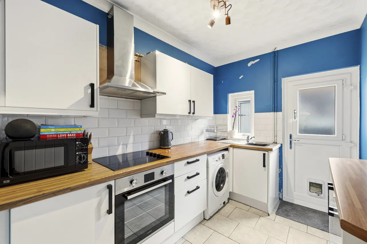 Hillcrest, Pentwyn, Neath, SA11 1YW, photo 4