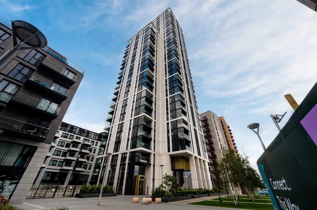3 bed flat for sale — Flat 9, 5 Tidemill Square, London