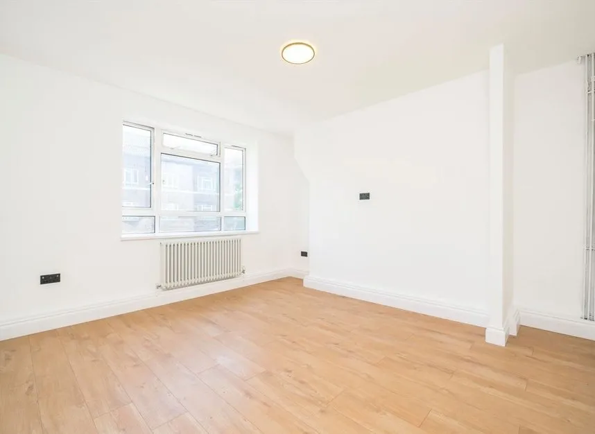 White City Estate, Shepherds Bush, W12, photo 2