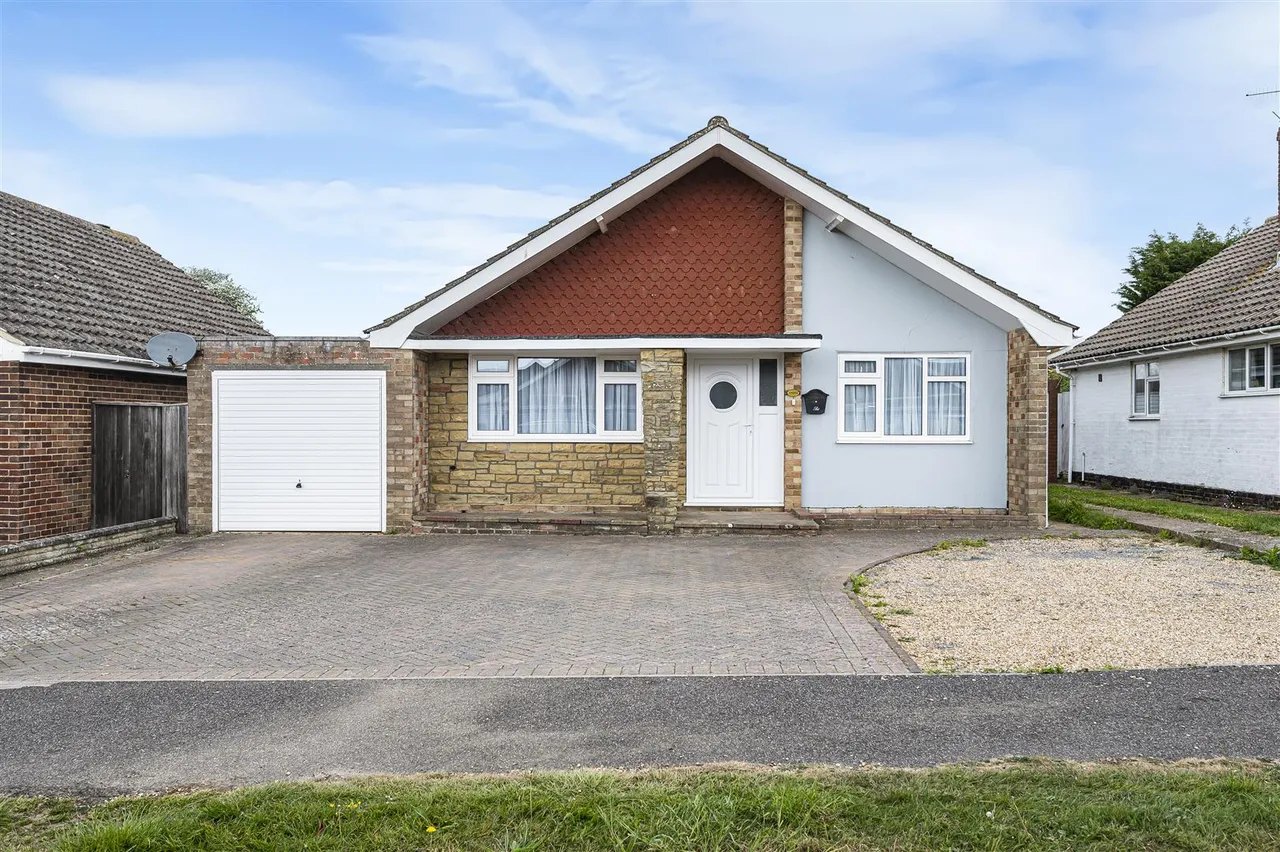 3 bed house for sale, Stirling Avenue, Seaford
