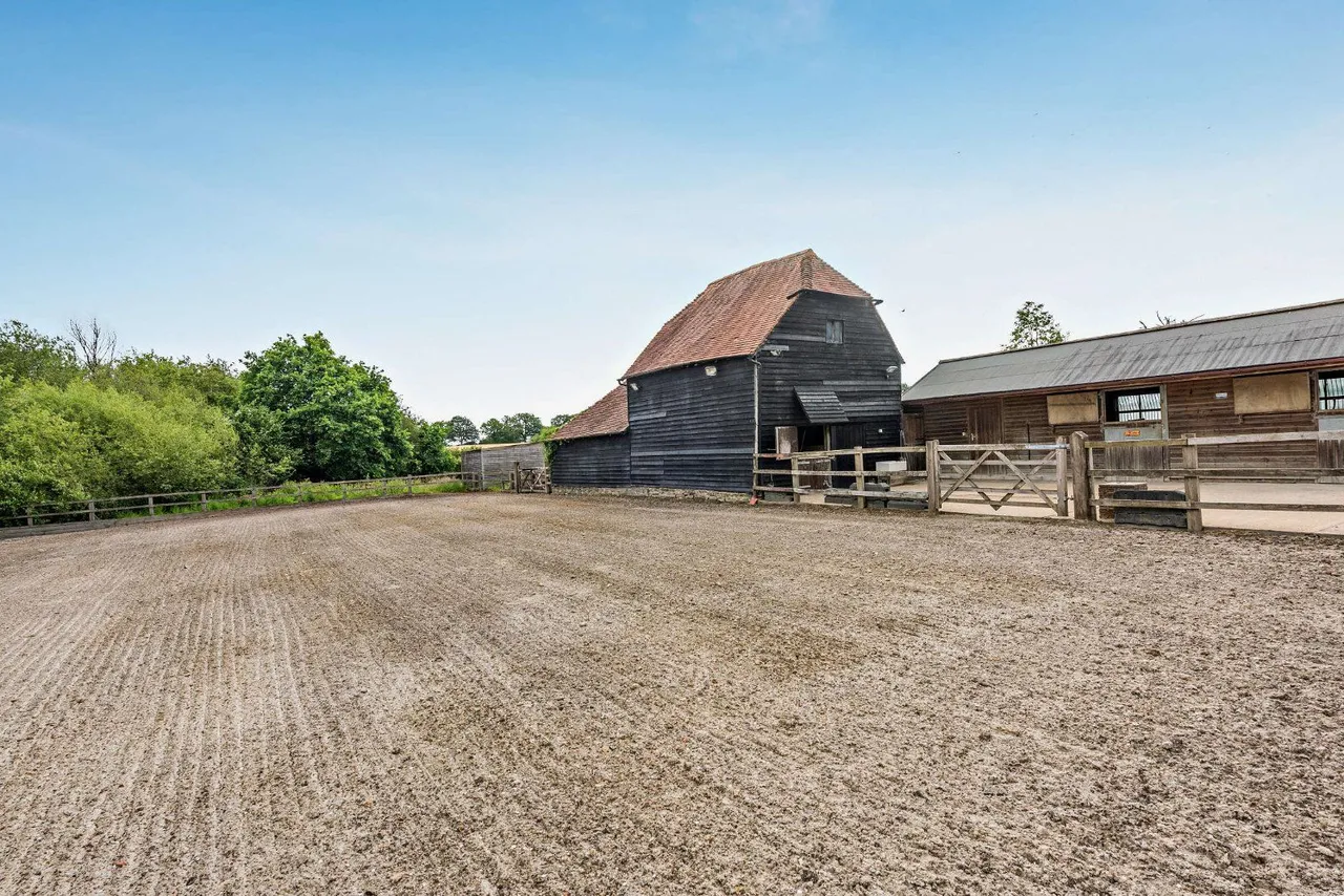 Lyons Road, Slinfold, Horsham, West Sussex, RH13 0QS, photo 7