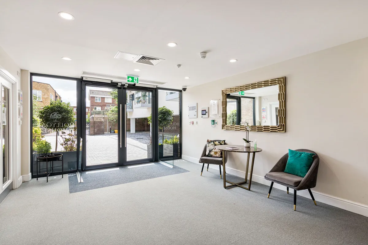 High Road, Loughton, IG10, photo 22