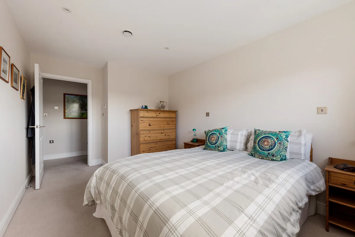 High Road, Loughton, IG10, photo 11