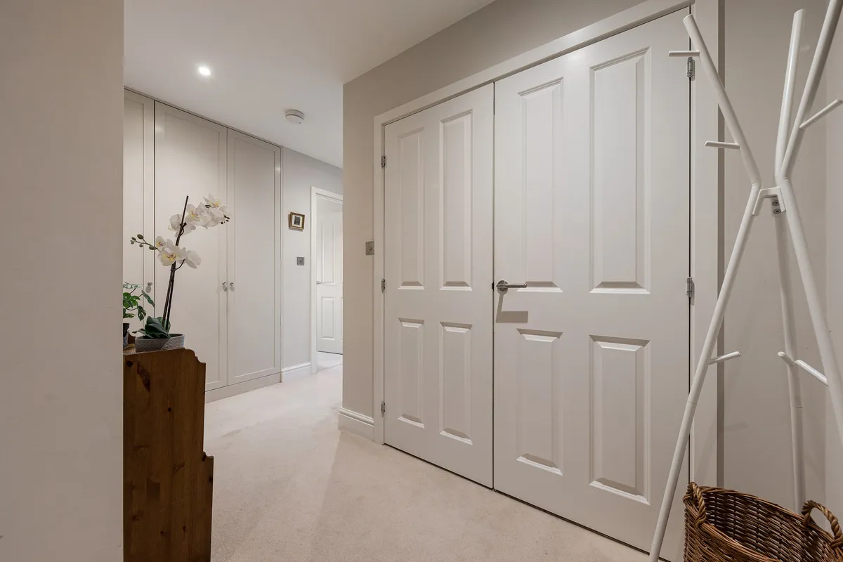 High Road, Loughton, IG10, photo 6