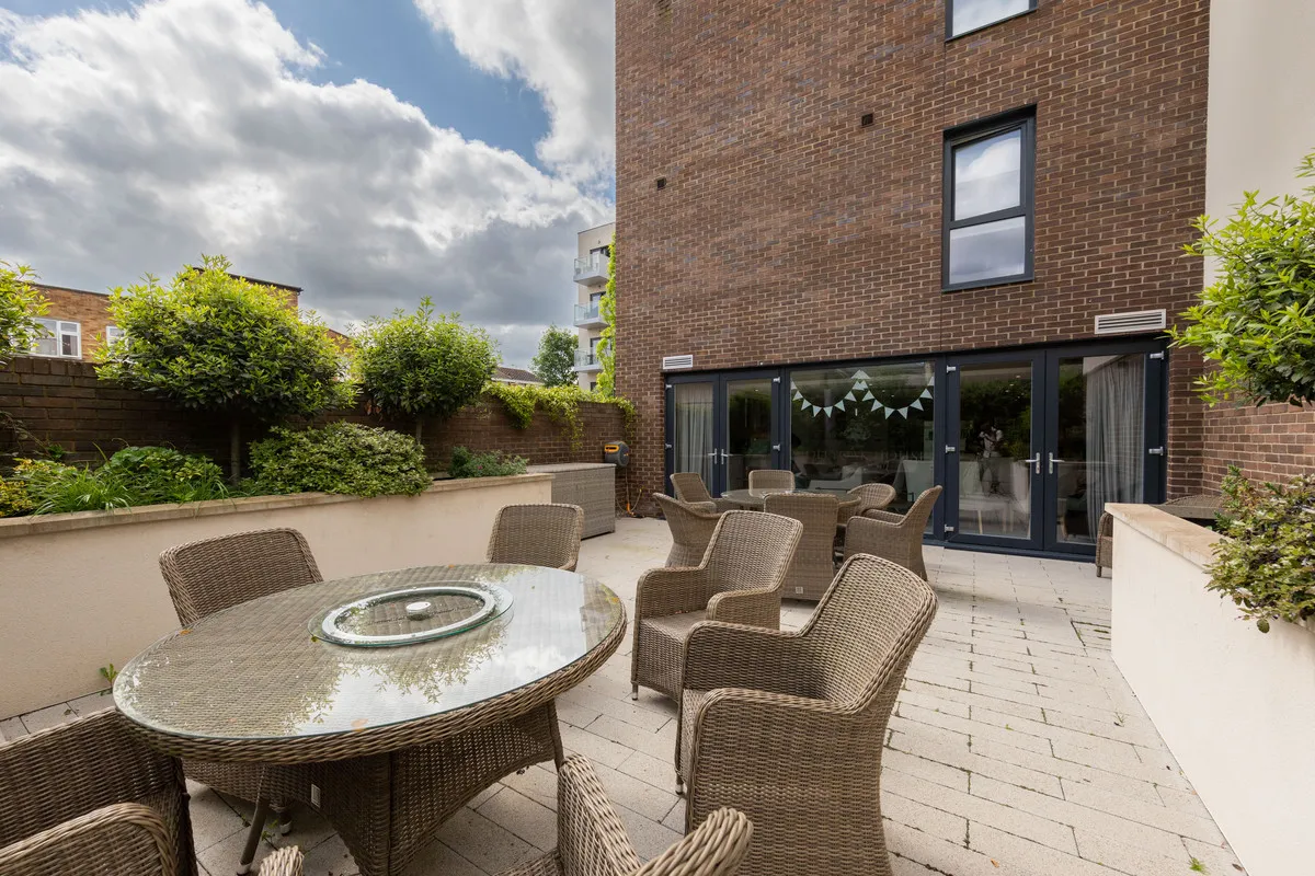 High Road, Loughton, IG10, photo 18