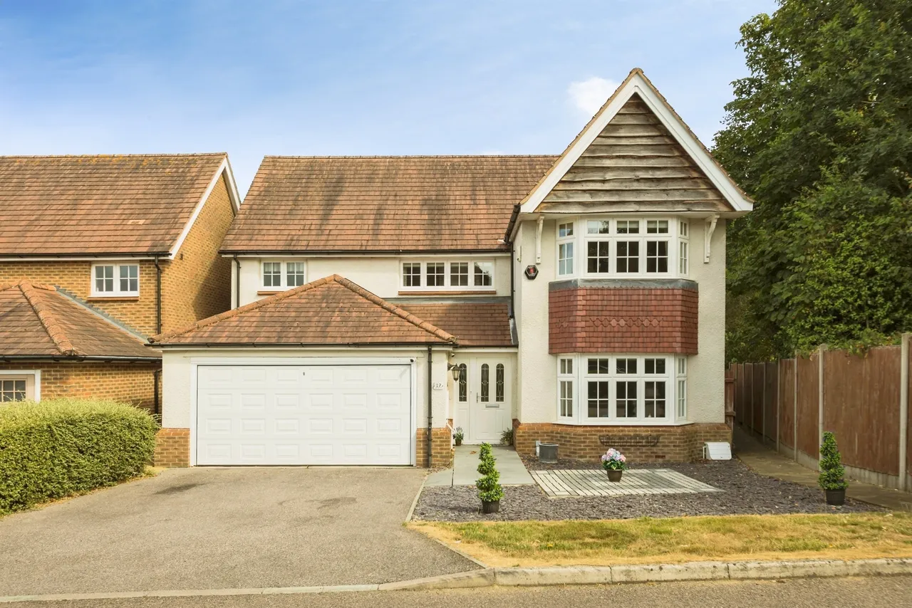 4 bed house for sale — The Furrows, Crawley Down, CRAWLEY