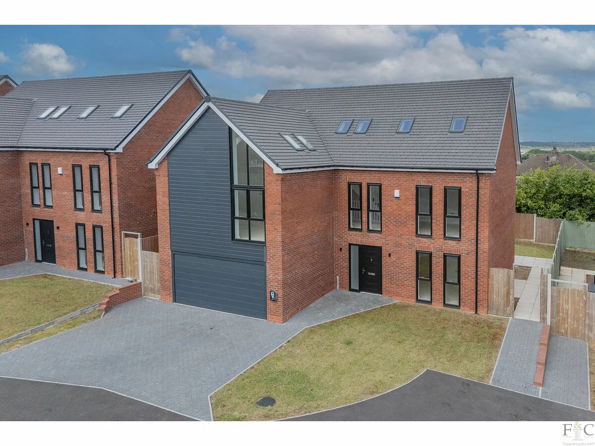 6 bed house for sale, Cleves Gardens, Leicester, LE2