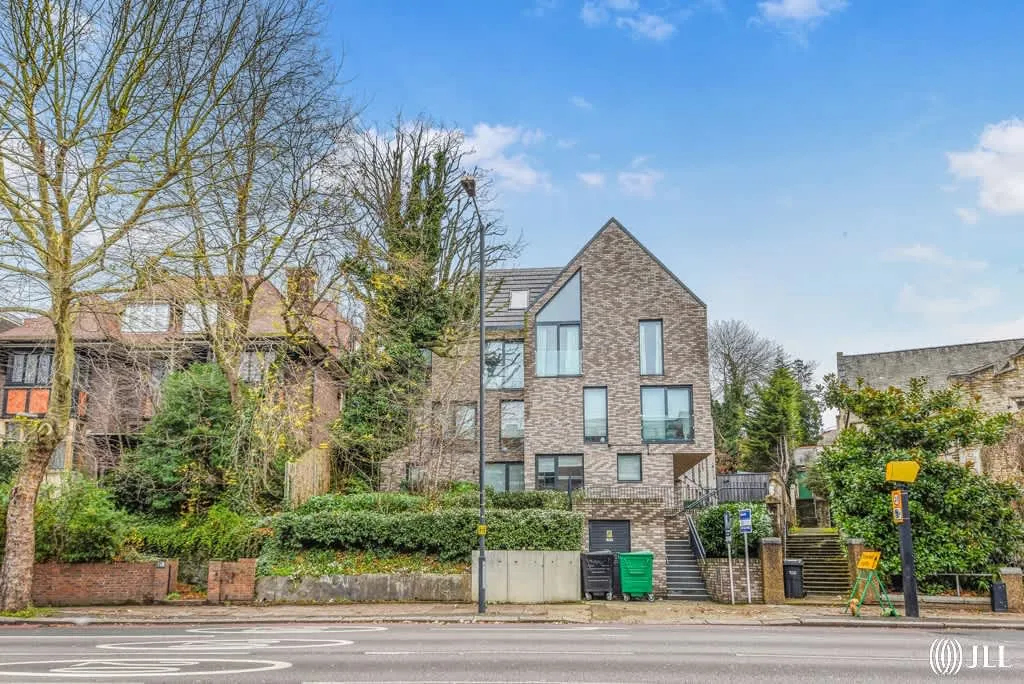 Finchley Road, London, NW3, photo 13