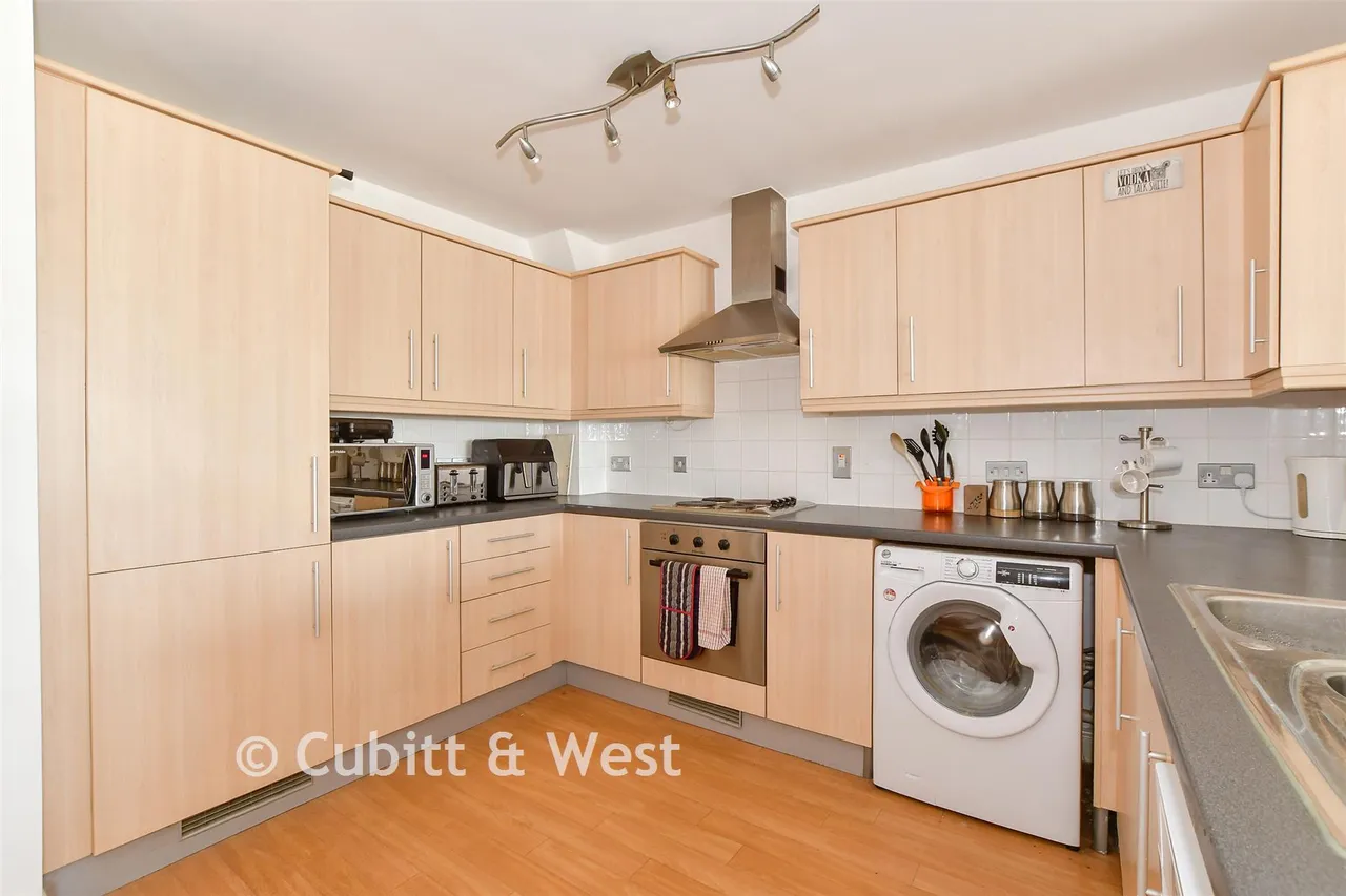Fairbank Road, Southwater, RH13, photo 5