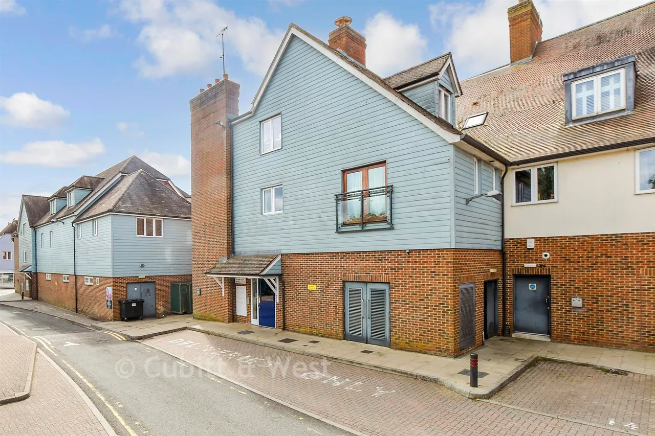 2 bed flat for sale, Fairbank Road, Southwater, RH13