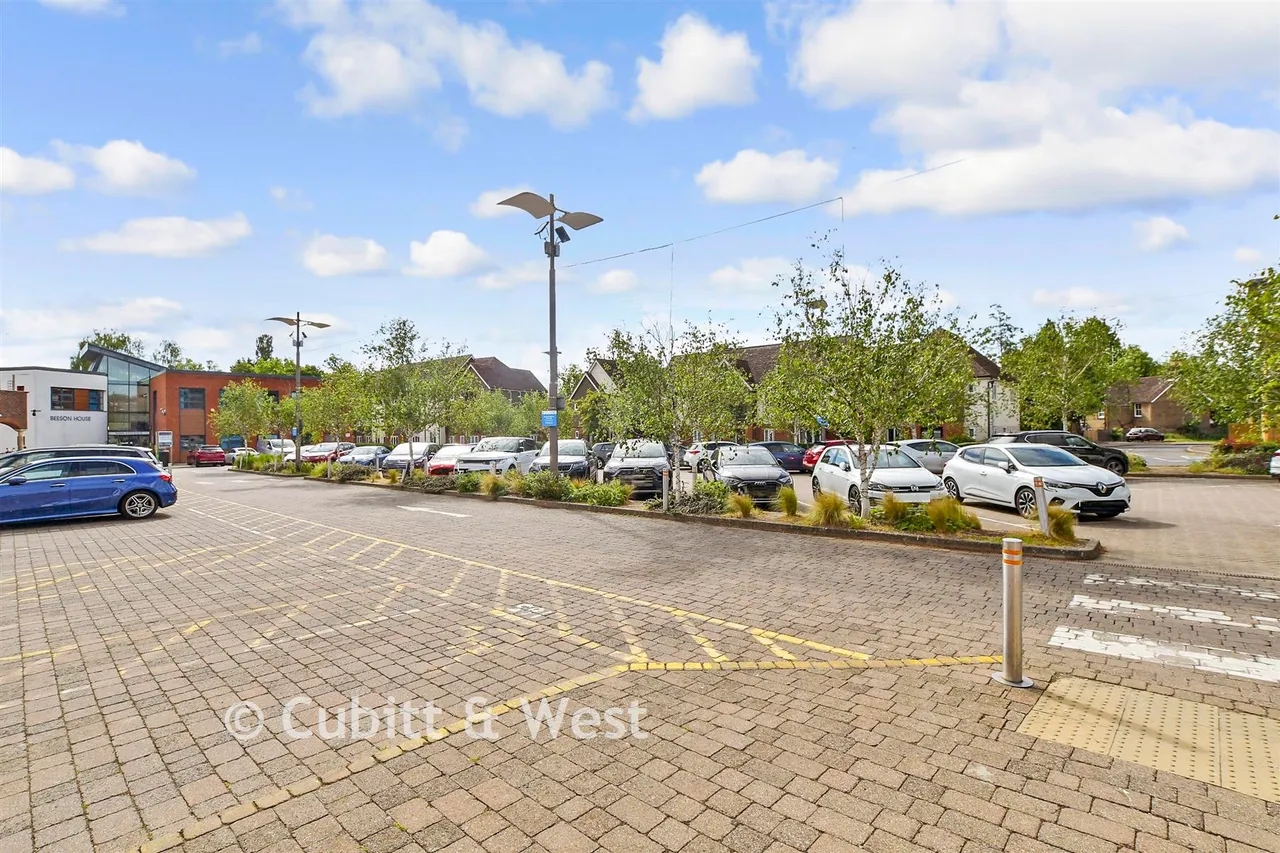 Fairbank Road, Southwater, RH13, photo 12