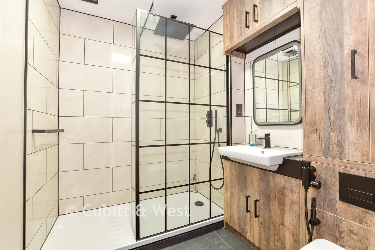 Fairbank Road, Southwater, RH13, photo 9