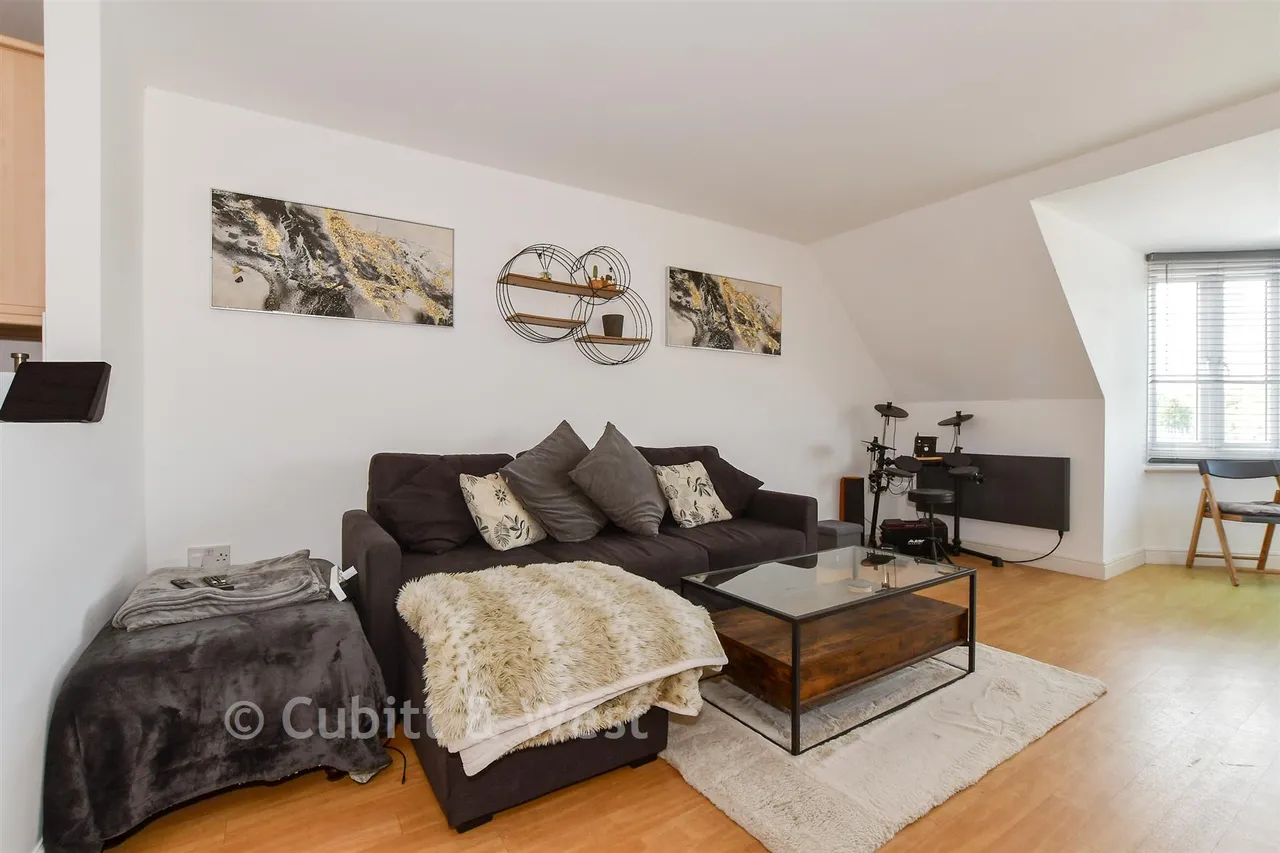 Fairbank Road, Southwater, RH13, photo 7