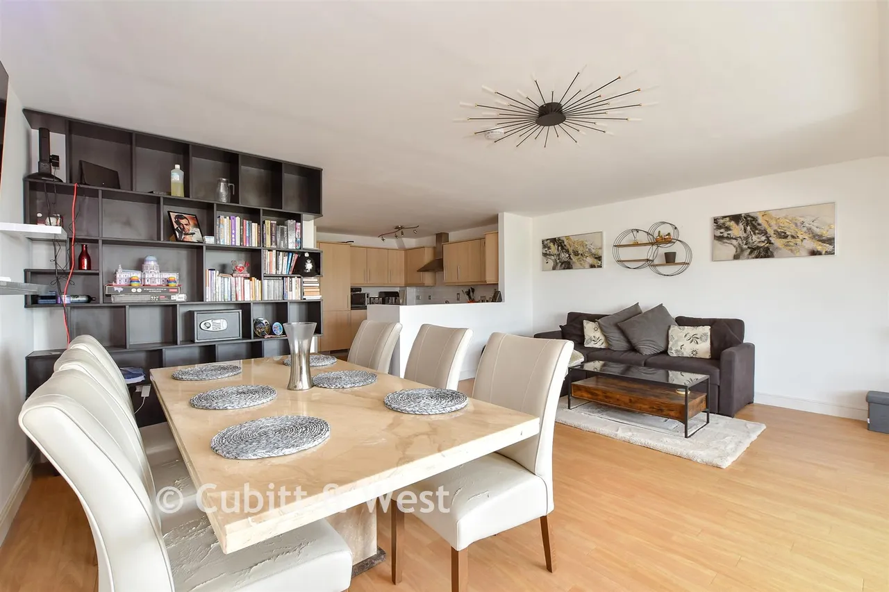 Fairbank Road, Southwater, RH13, photo 2