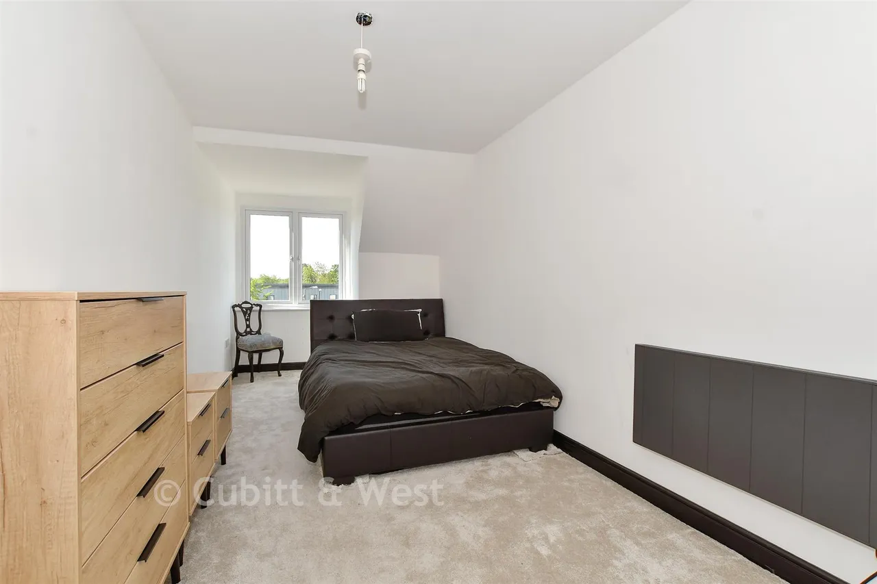Fairbank Road, Southwater, RH13, photo 11