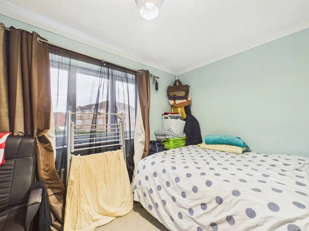 Feltham, photo 8