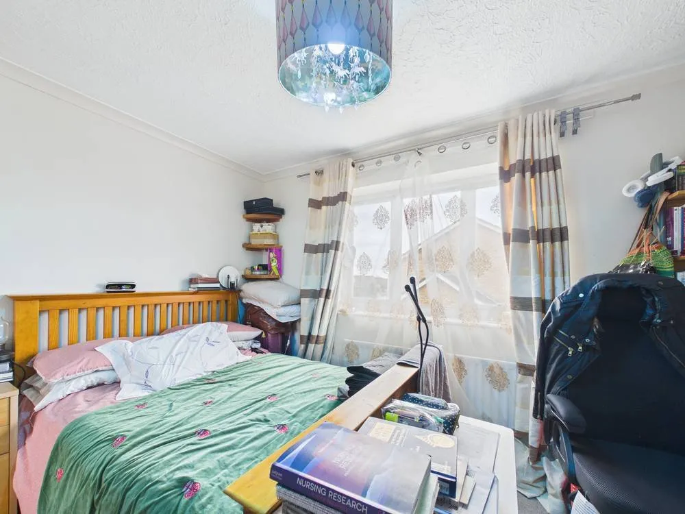 Feltham, photo 9