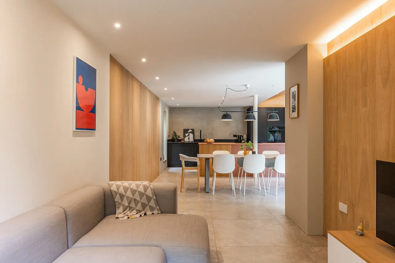 Beautifully Remodelled Contemporary H, photo 9