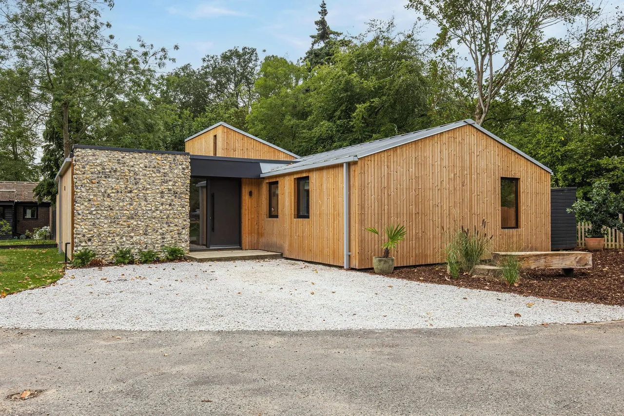 Beautifully Remodelled Contemporary H, photo 16