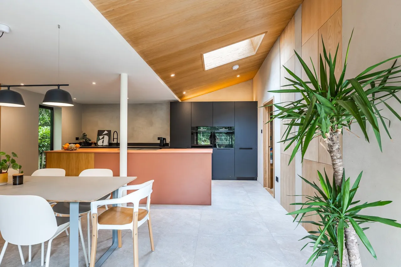 Beautifully Remodelled Contemporary H, photo 2
