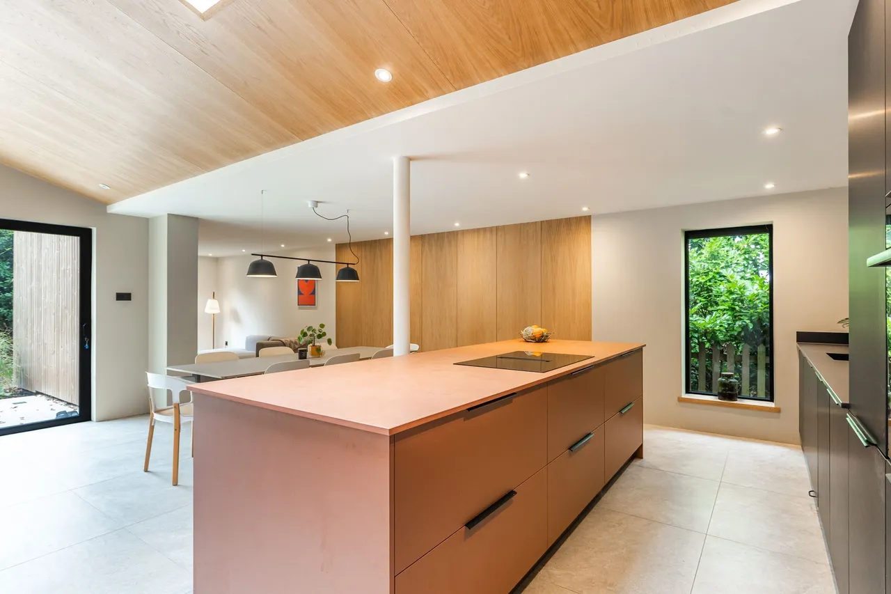 Beautifully Remodelled Contemporary H, photo 5
