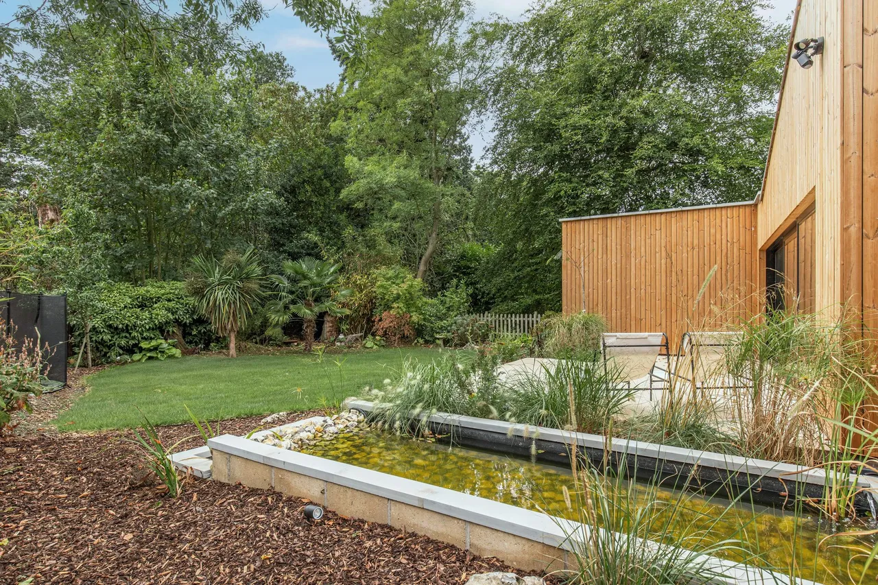 Beautifully Remodelled Contemporary H, photo 8